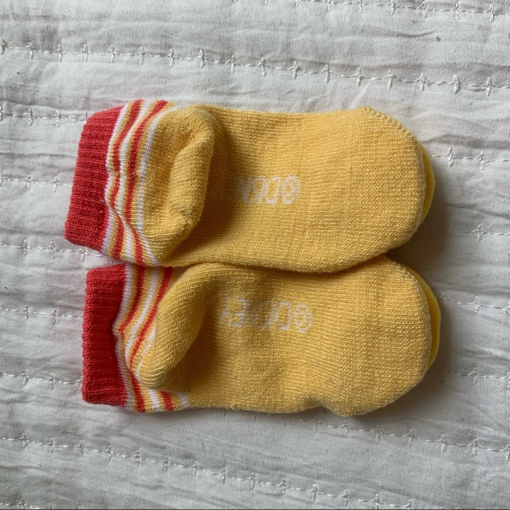 Pooh Rattle Socks - Picture 2 of 3